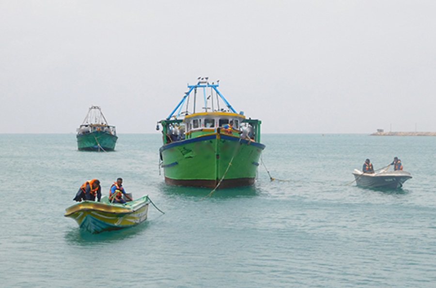 Sri Lanka Navy detains 32 Indian fishermen
